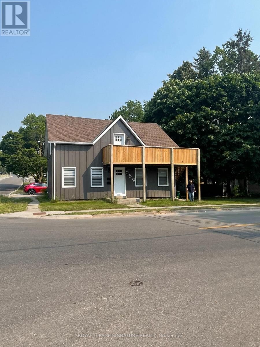 Property Photo: 659 Dolph St Street North Upper ON N3H 2B5