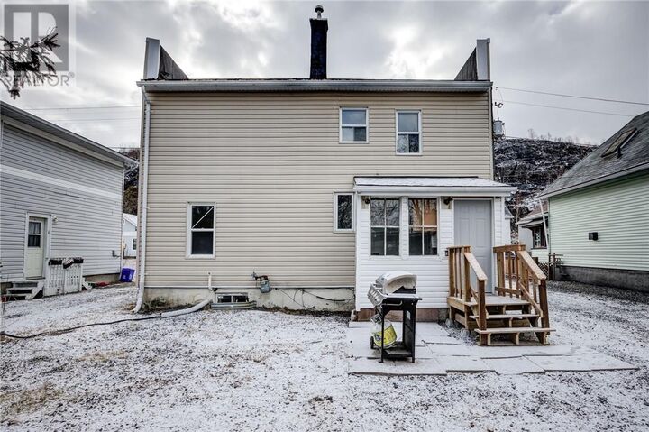 Property Photo:  293 Mountain Street  ON P3B 2T8 
