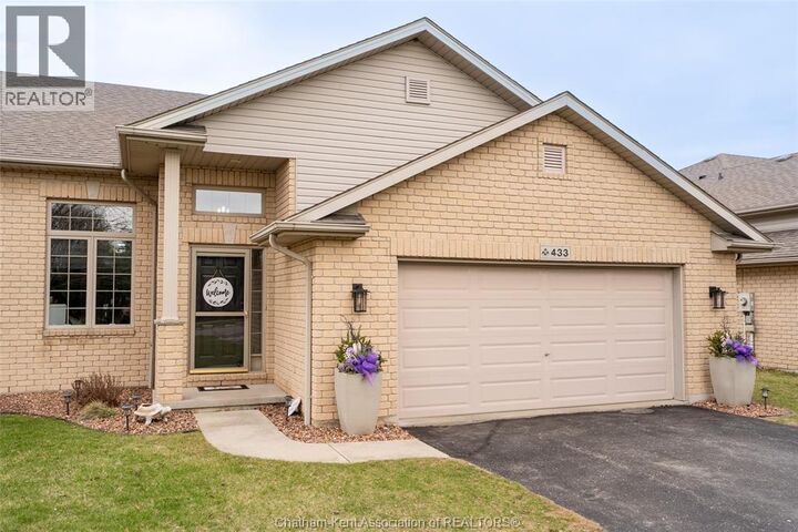 Property Photo:  433 Keil Trail North  ON N7L 5R2 