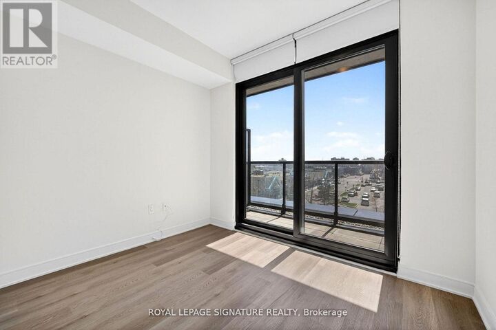 Property Photo:  86 Dundas Street East 326  ON L5A 0B1 