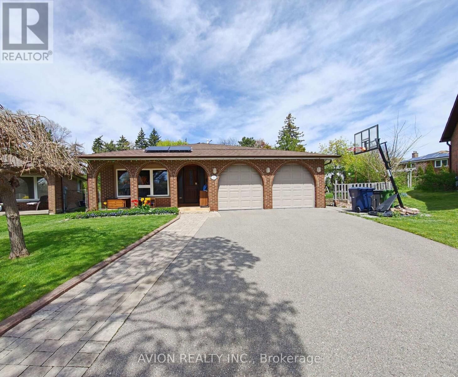 Property Photo:  25 Squirewood Road  ON M2J 4T2 