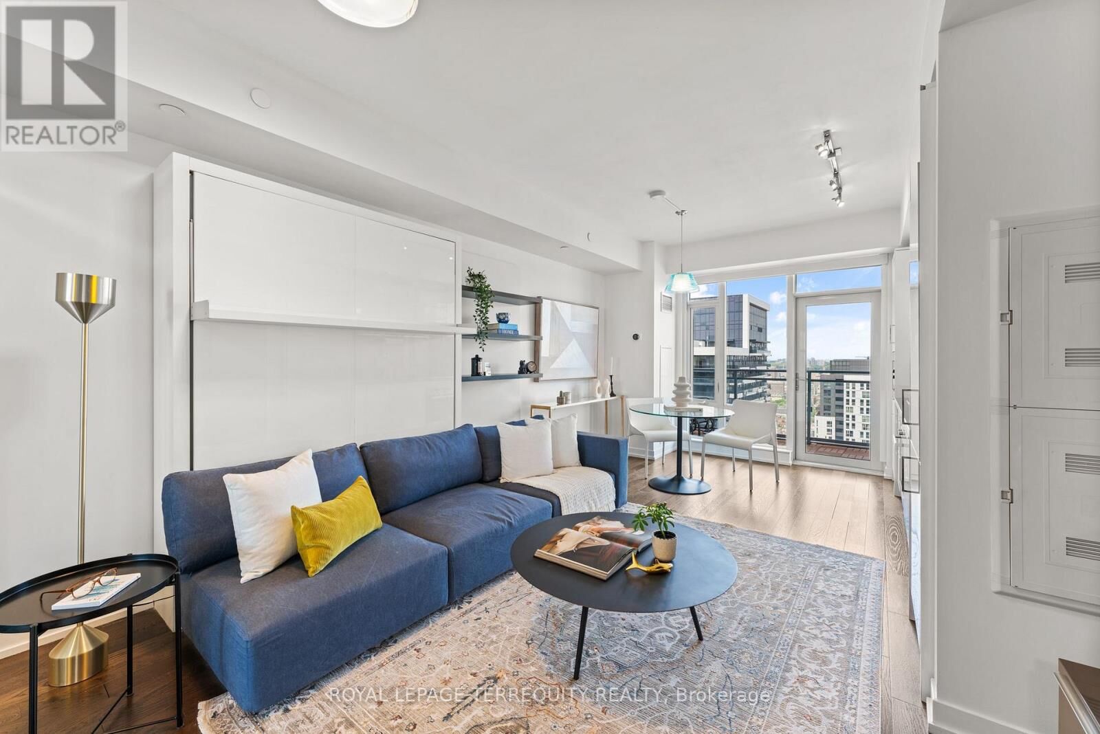 Property Photo: 21 Widmer Street 4203 ON M5V 0B8
