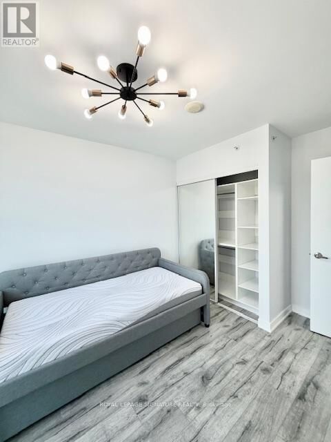 Property Photo:  5740 Yonge Street 1401  ON M2M 0B1 
