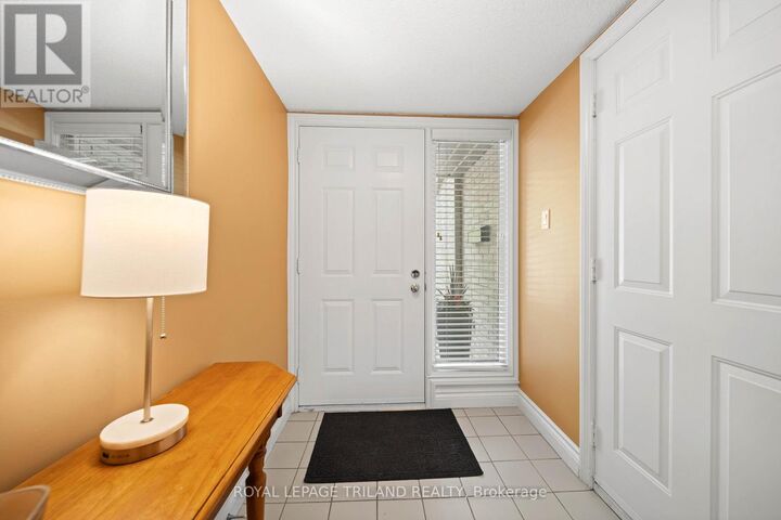 Property Photo:  1399 Commissioners Road West 4  ON N6K 4G9 