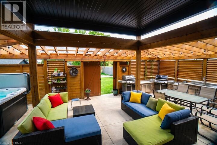 Property Photo: 104 Thames Springs Crescent ON N0M 2M0