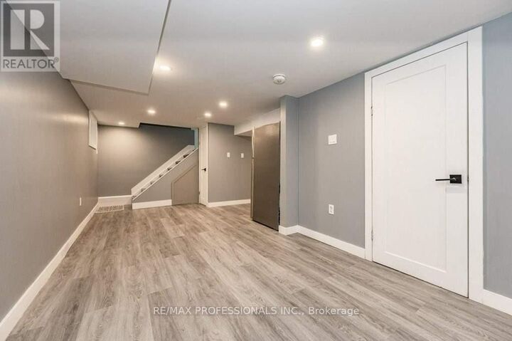 Property Photo: 15 Wexford Avenue North Lower ON L8H 4M2