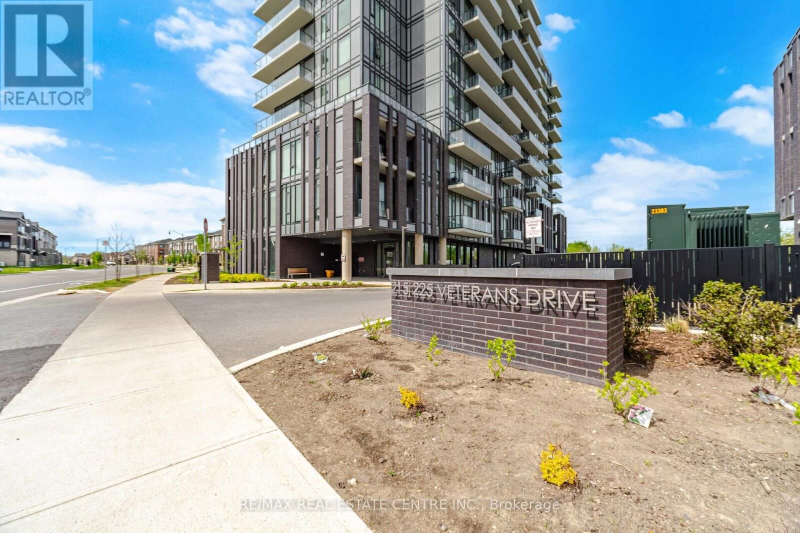 Property Photo:  225 Veterans Drive 607  ON L7A 5L7 