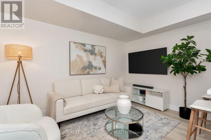 Property Photo:  59 East Liberty Street Th 111  ON M6K 3R1 