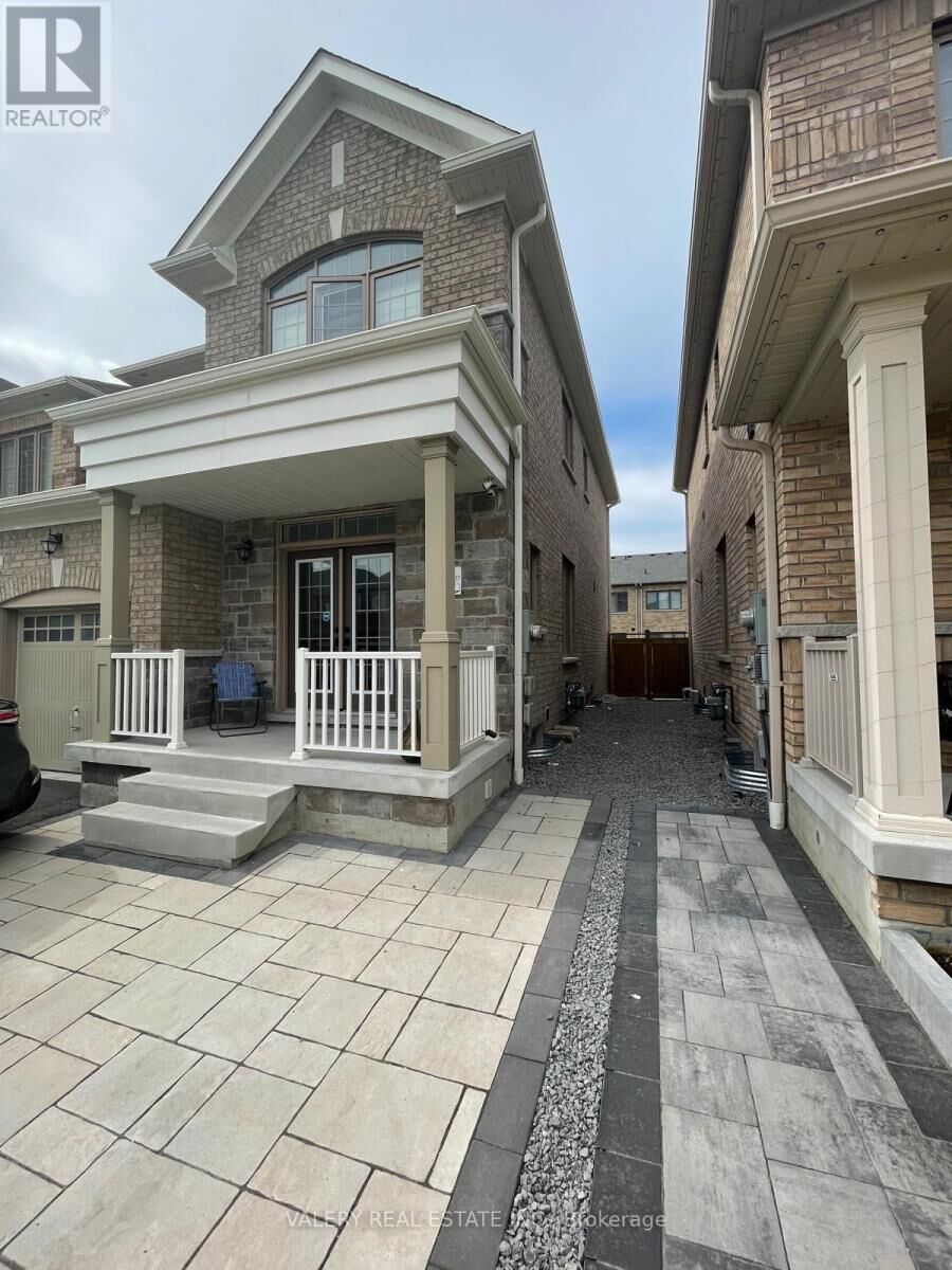 Property Photo: 7 Auckland Dr Drive Lower ON L1P 0H4