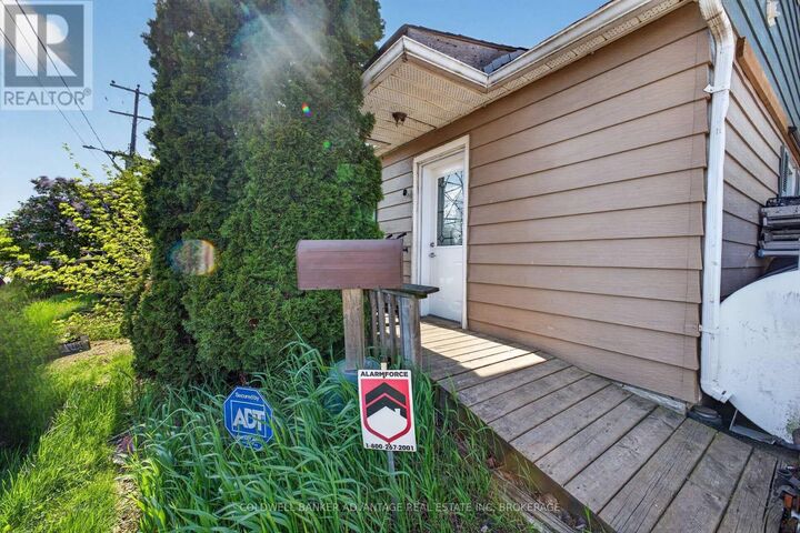 Property Photo:  614 Waterloo Street  ON L8H 6V5 