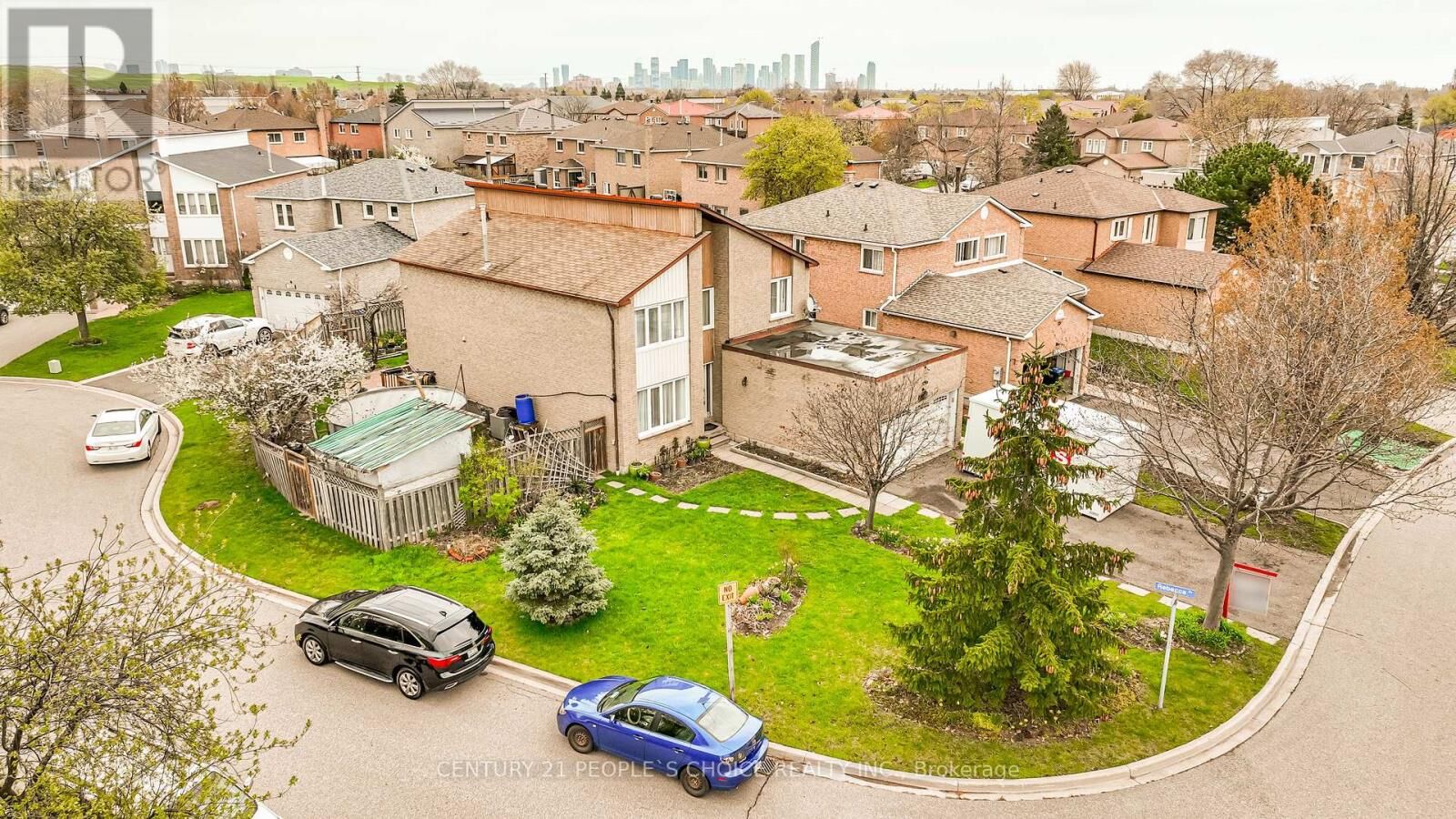 Property Photo: 5992 Ladyburn Crescent ON L5M 4V9
