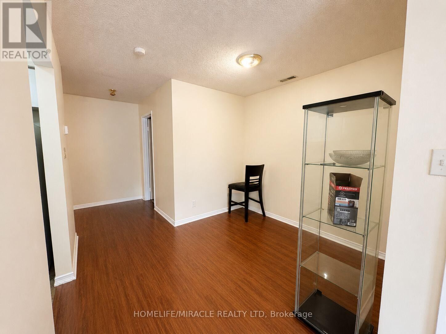 Property Photo: 565 Kennedy Road 8 ON M1K 2B2