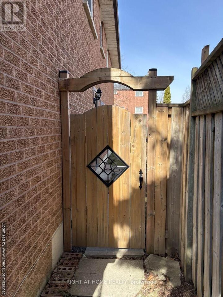 Property Photo: 571 Roselaire Trail Lower ON L5R 2Z9