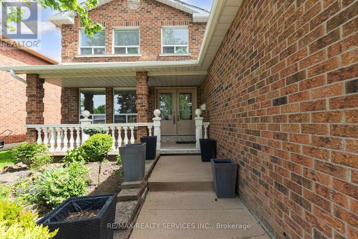 Property Photo: 29 Chestnut Avenue South ON L6X 2A6