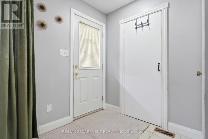 Property Photo: 653 Albert Street K ON N2L 3V5