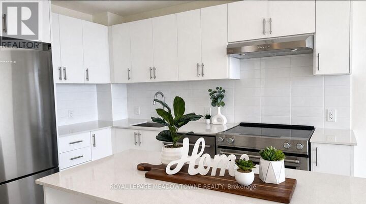 Property Photo:  27 Korda Gate 907  ON L4K 0P6 