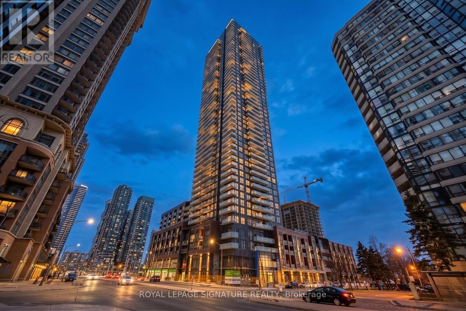 Property Photo:  430 Square One Drive 4605  ON L5B 3Y1 