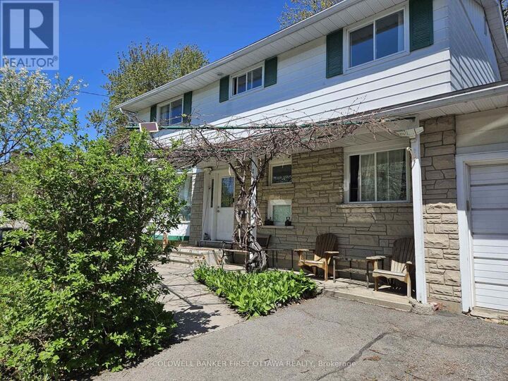 Photo de la propriété:  2061 Balharrie Avenue  ON K1G 1G2 