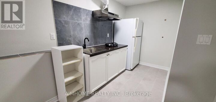 Property Photo: 10 Castleridge Drive B1 ON L4B 1P1