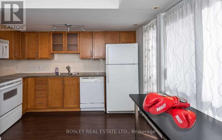 Property Photo:  54 East Liberty Street 1007  ON M6K 3P3 