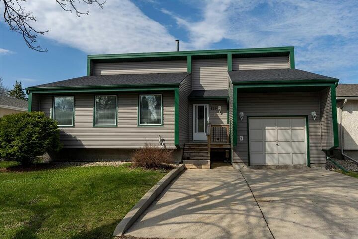 Property Photo: 129 Whitley Drive MB R2N 1H6