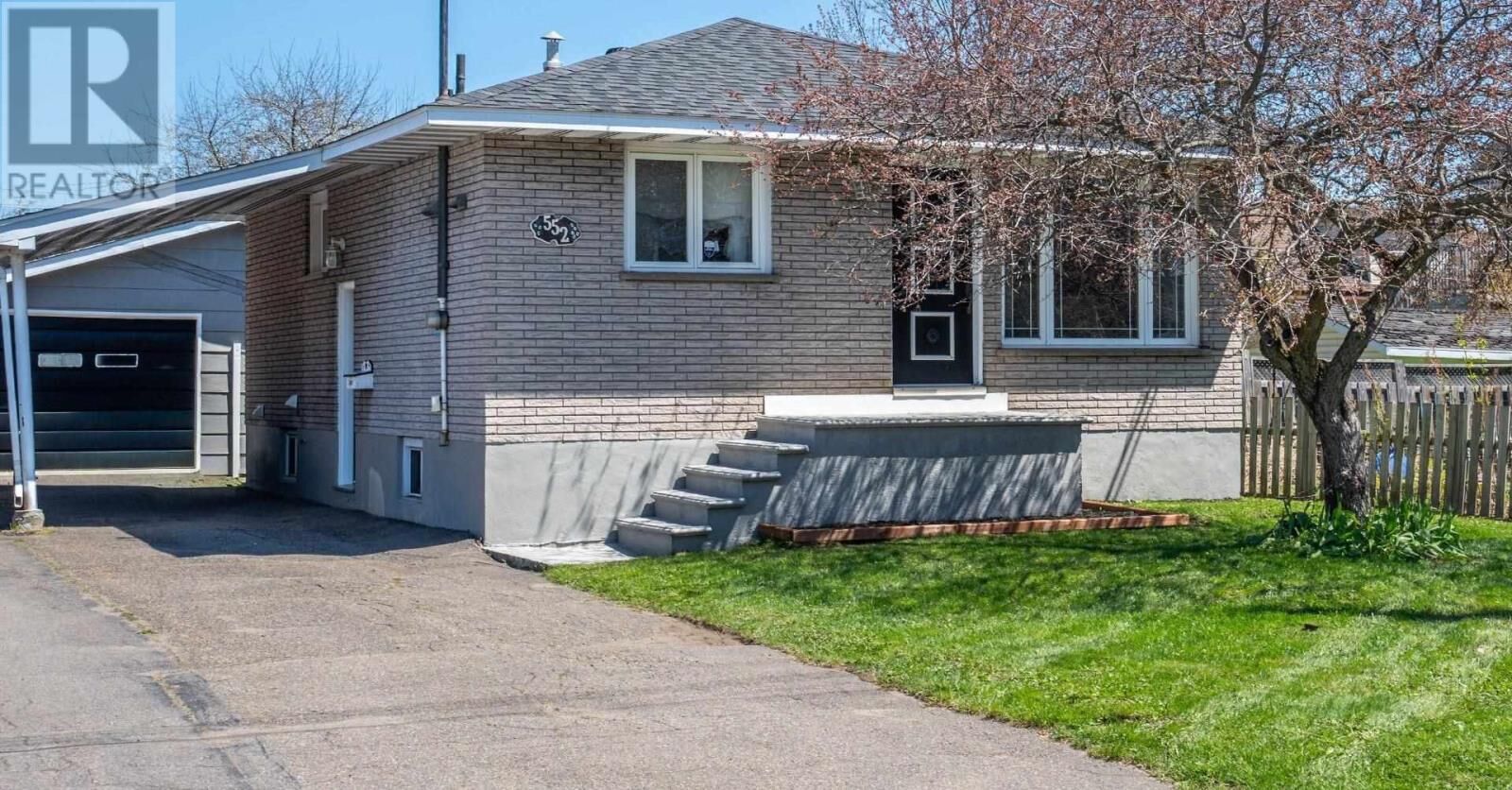 Property Photo: 552 Sherbourne St ON P6C 3X7