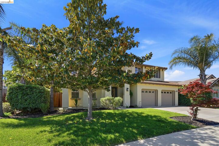Property Photo: 1050 Overland Place CA 95687
