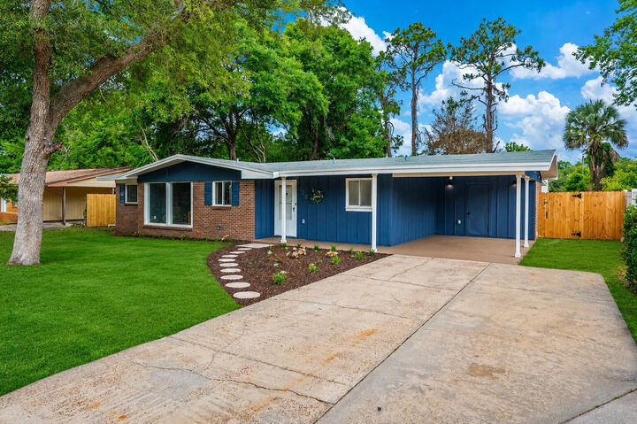 Property Photo: 120 Jamestown Avenue FL 32547