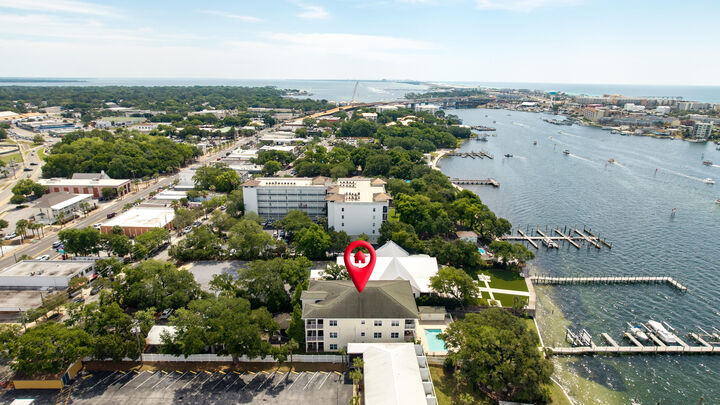 Property Photo:  105 Brooks Street Unit 3  FL 32548 
