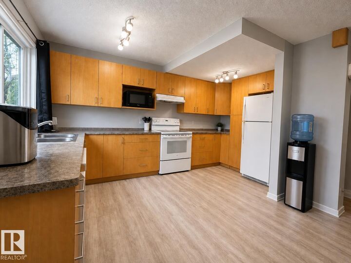 Property Photo:  133 Woodstock NW  AB T5T 0H6 