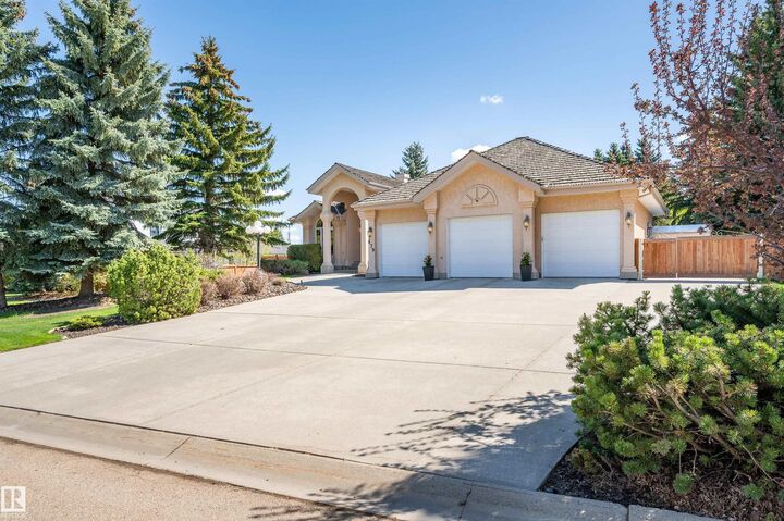 Property Photo: 479 Estate Drive AB T8B 1L9