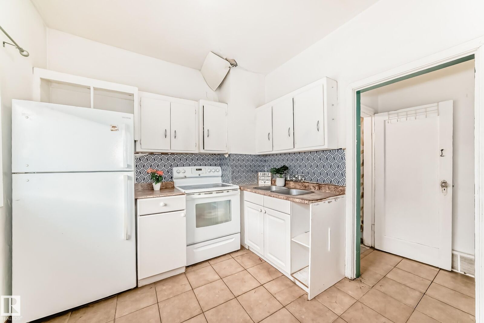 Property Photo: 10564 92 Street NW AB T5H 1T9