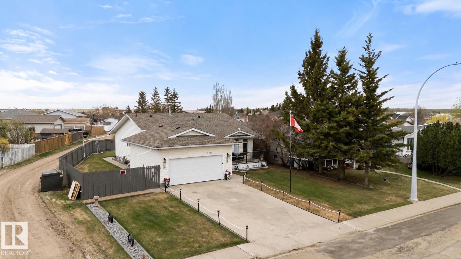 Property Photo:  4319 54 Avenue  AB T0B 4J0 
