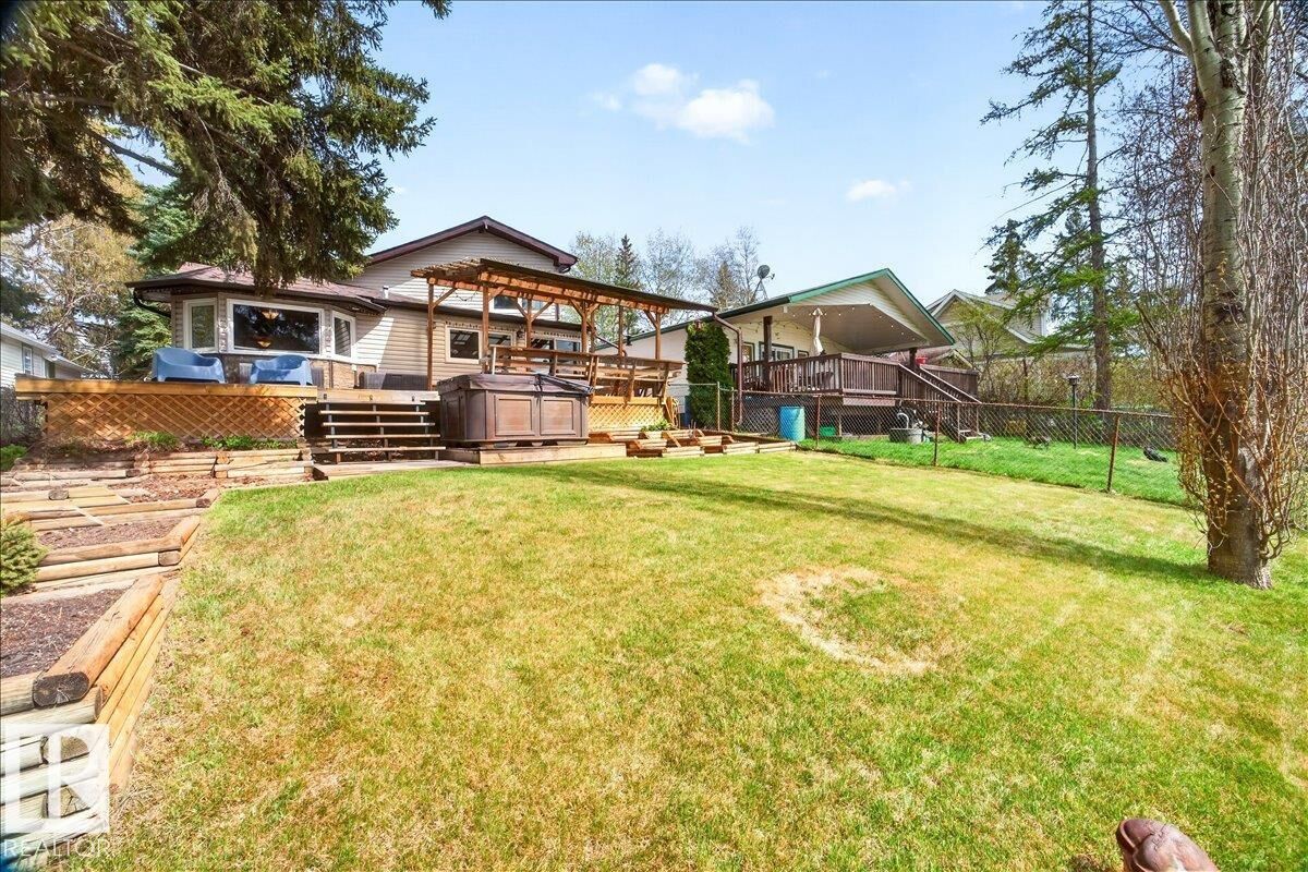 Property Photo:  755 Lakeside Drive  AB T7Z 2V7 