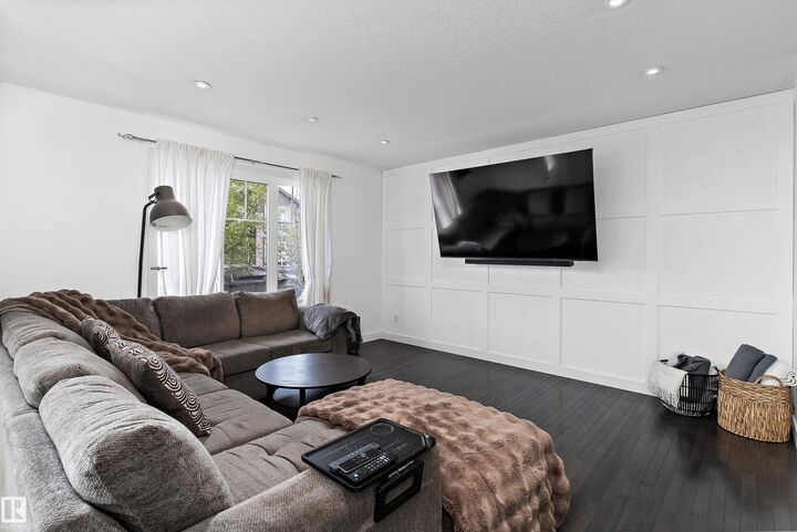 Property Photo:  6904 Cardinal Wynd SW  AB T6W 2Y4 