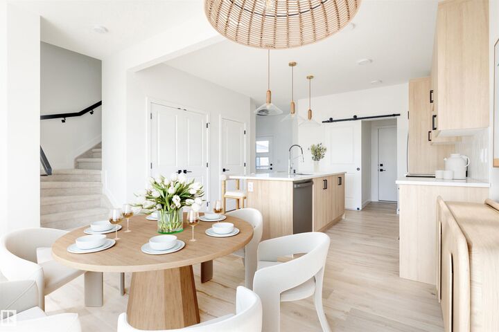 Property Photo:  2635 62 Street SW  AB T6X 3G3 