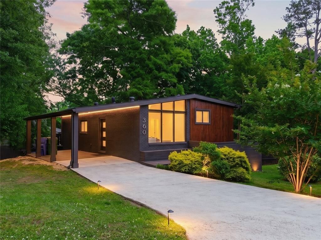 Property Photo:  500 Rosemont Drive SE  GA 30317 