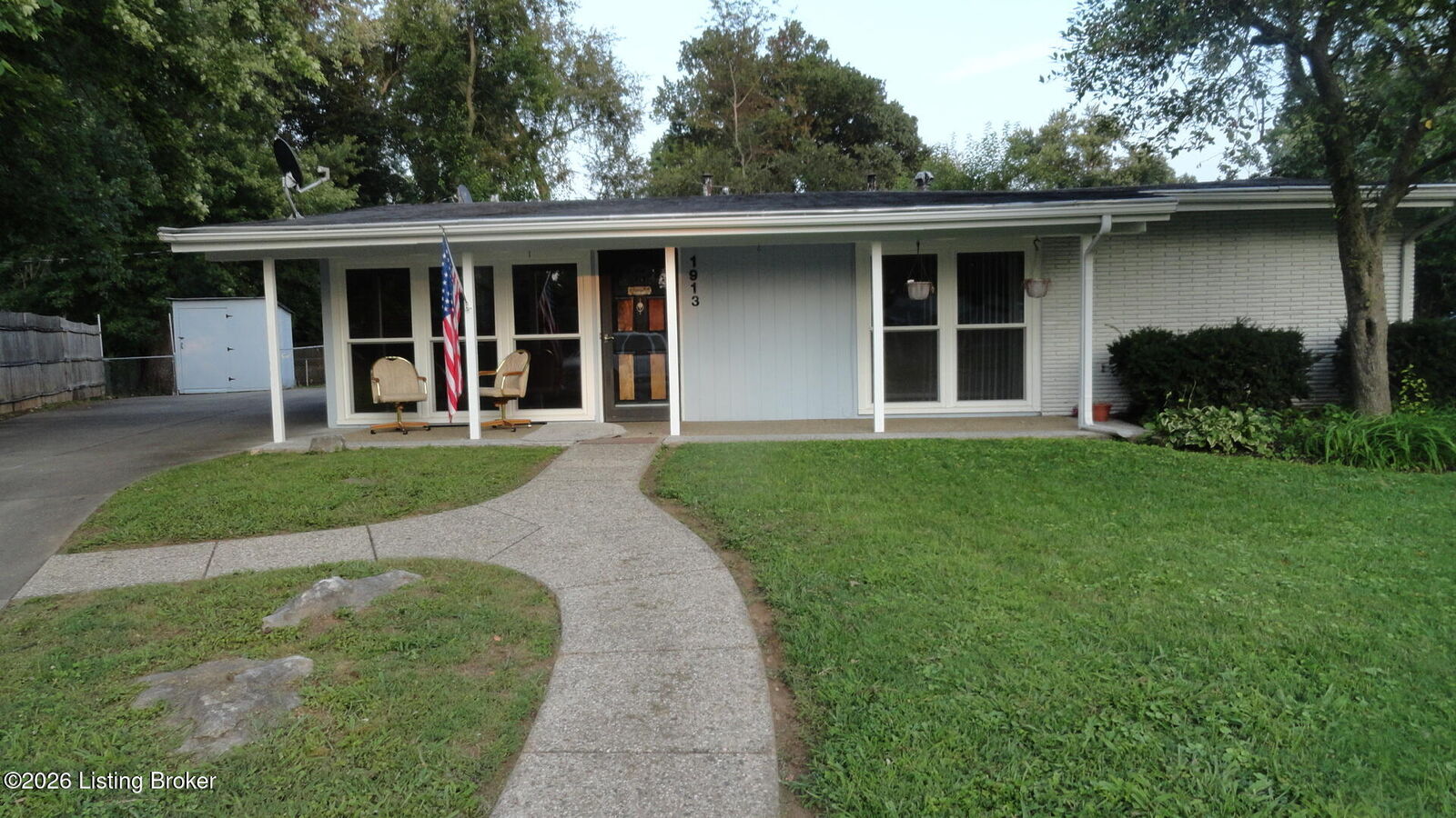 Property Photo: 1913 Claremoor Dr KY 40223