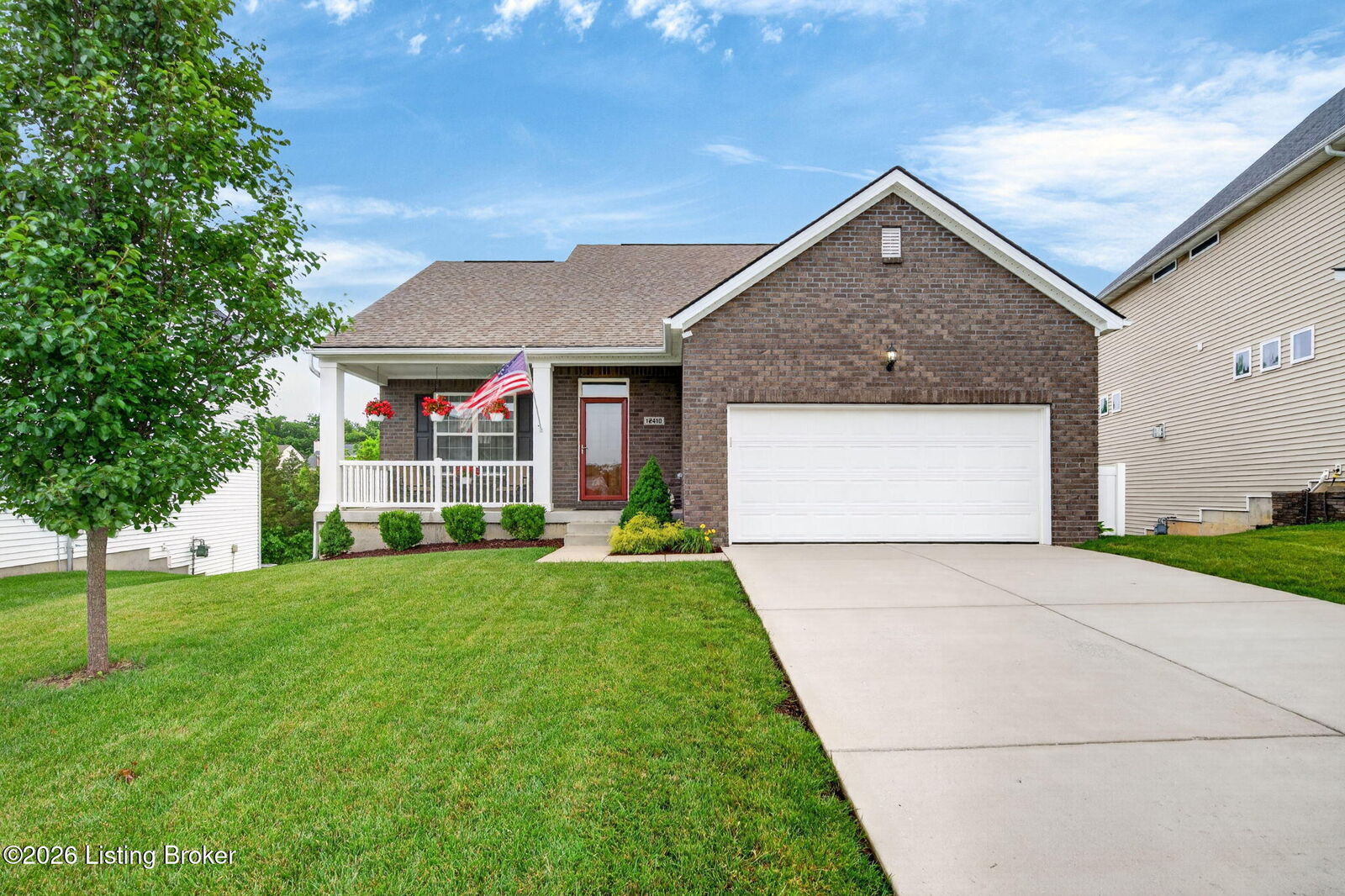 Property Photo: 12410 Commons Lake Ct KY 40299
