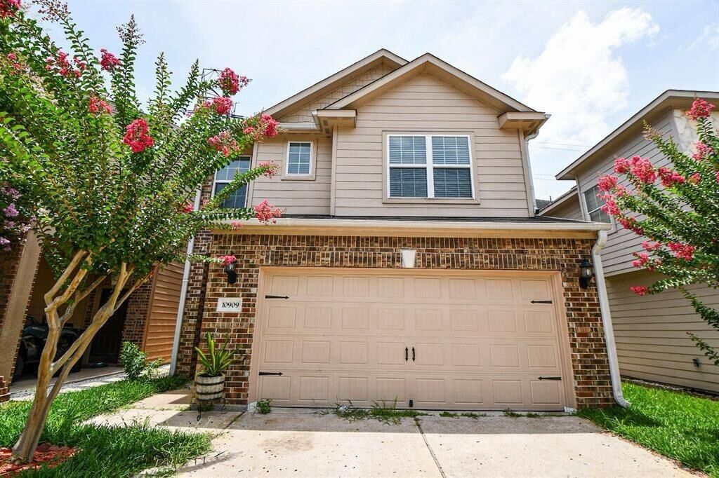 Property Photo:  10909 Panther Court SW  TX 77099 