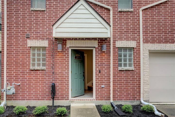 Property Photo:  5911 Petty Street  TX 77007 