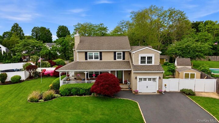 Property Photo:  6 Lea Avenue  NY 11949 