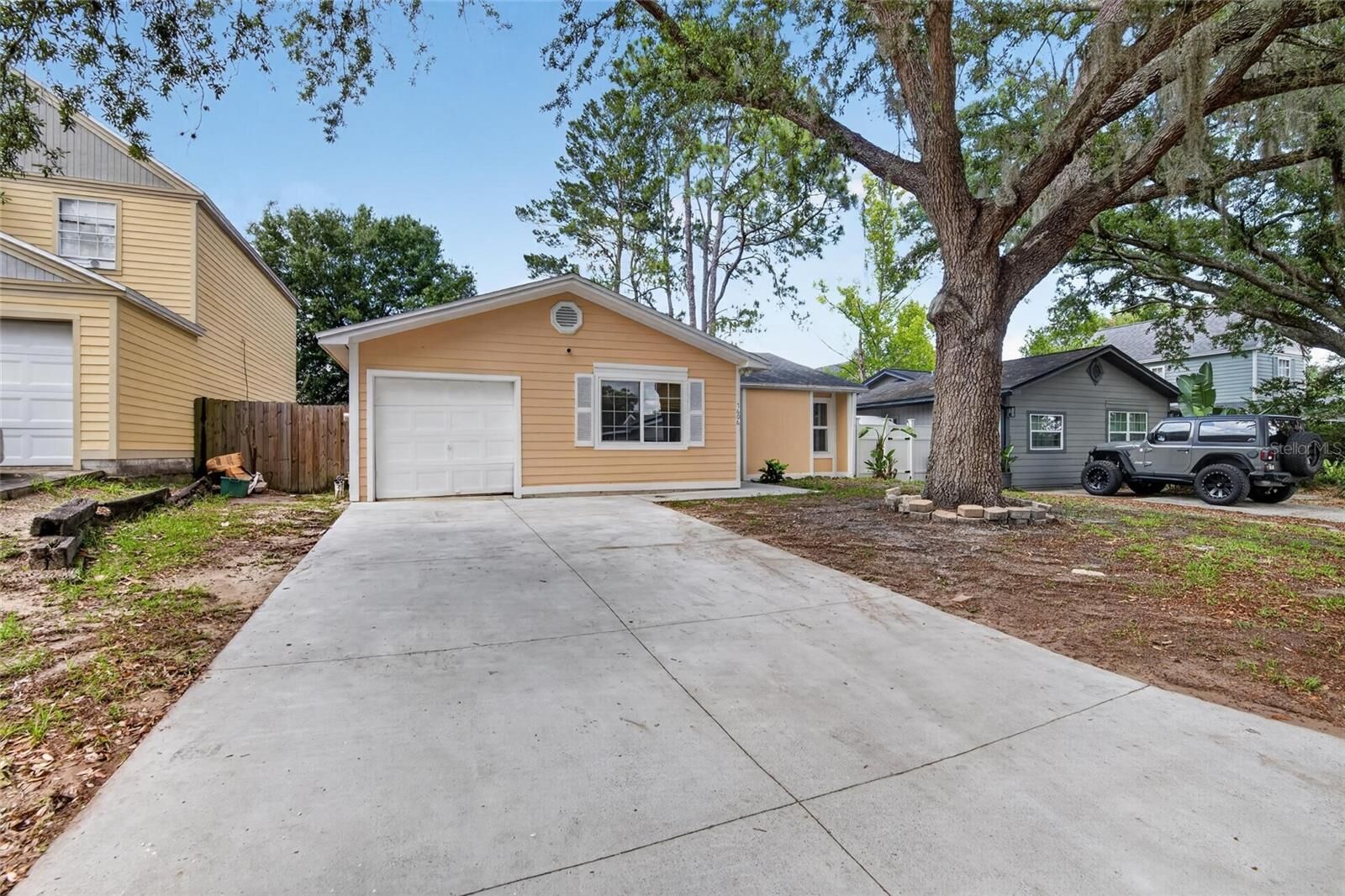 Property Photo:  7606 Leon Avenue  FL 33637 