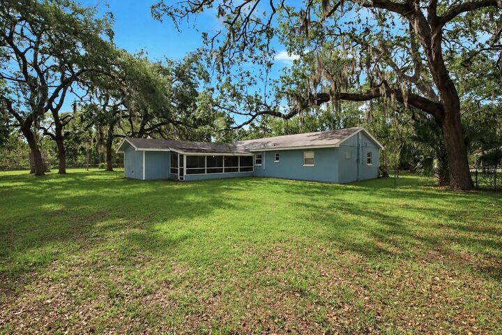 Property Photo: 178 Washington Avenue FL 32746