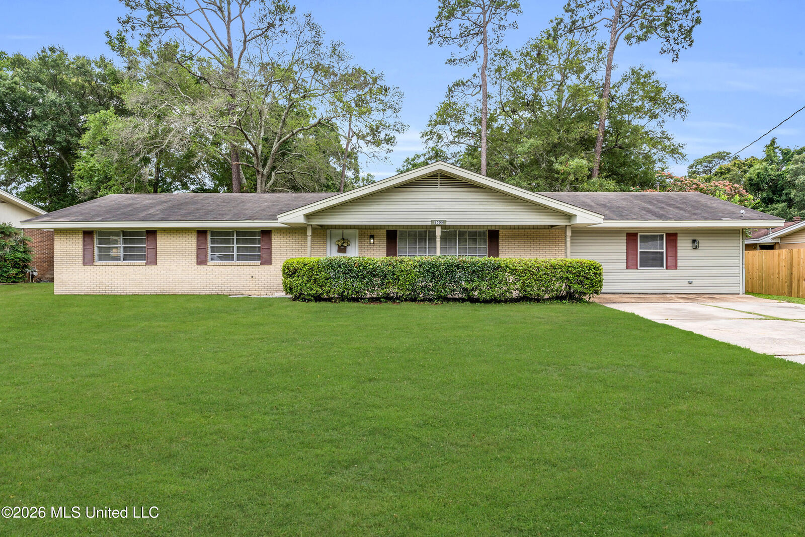 Property Photo:  2505 Shady Lane  MS 39531 