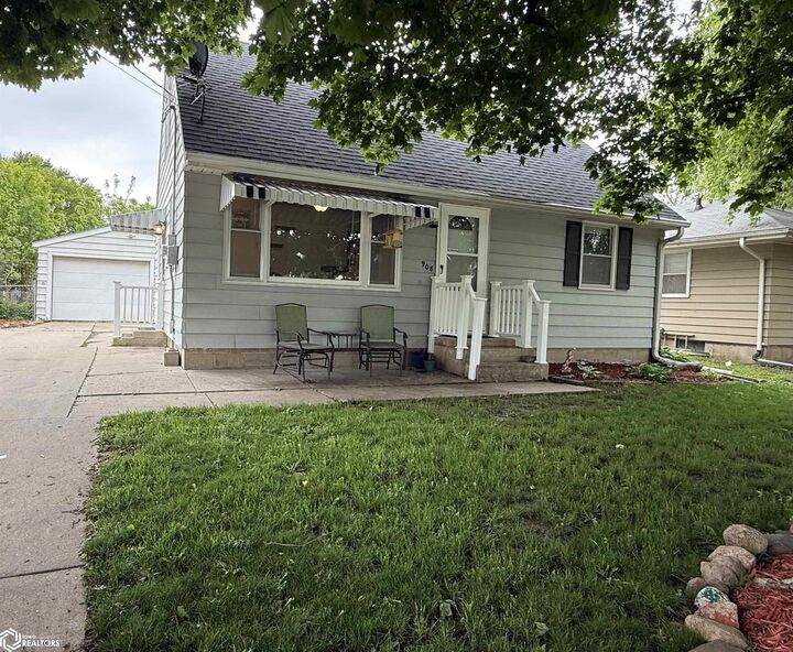 Property Photo: 908 S Virginia Avenue IA 50401