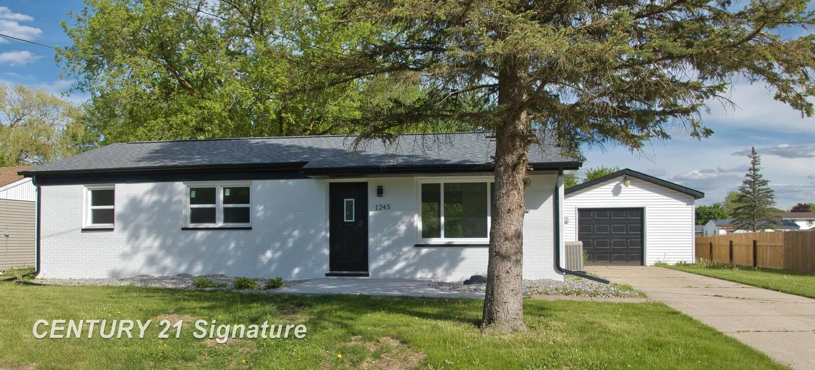 Property Photo: 1245 E Outer Drive MI 48601