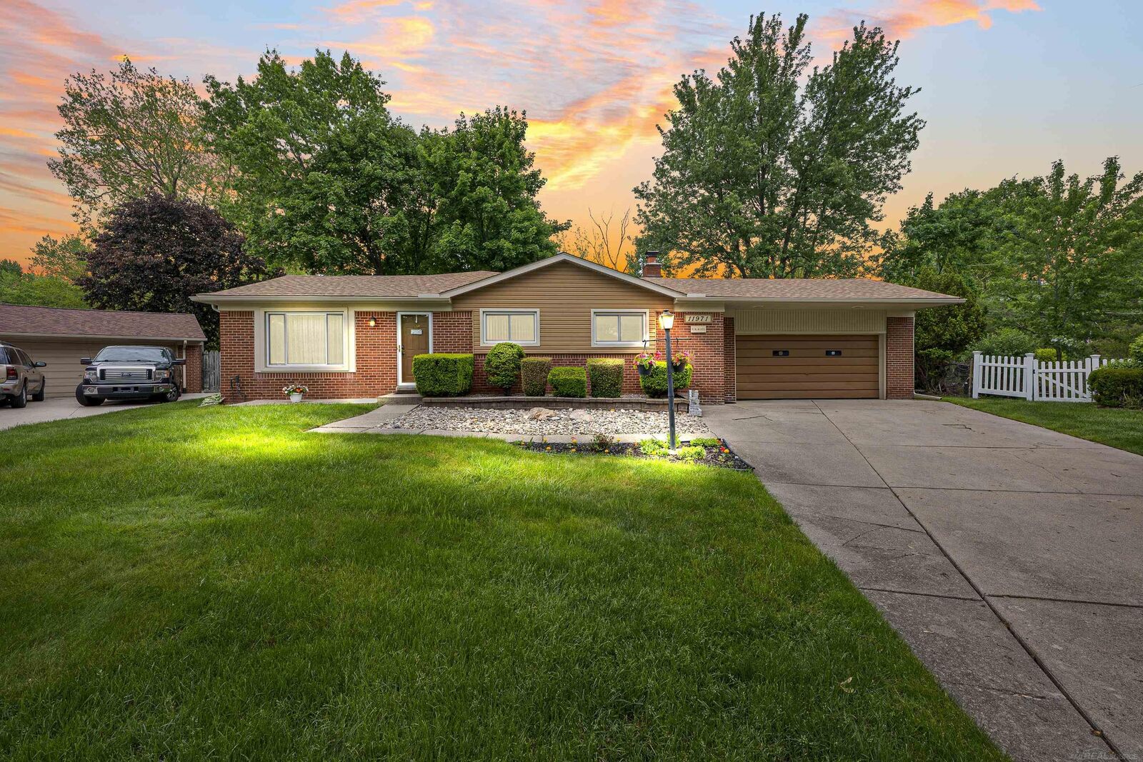 Property Photo:  11971 Fairview Drive  MI 48312 