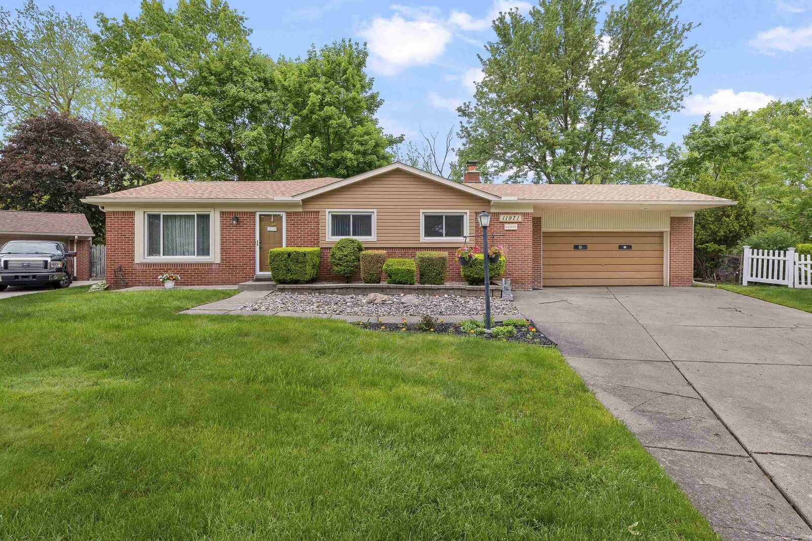 Property Photo:  11971 Fairview Drive  MI 48312 