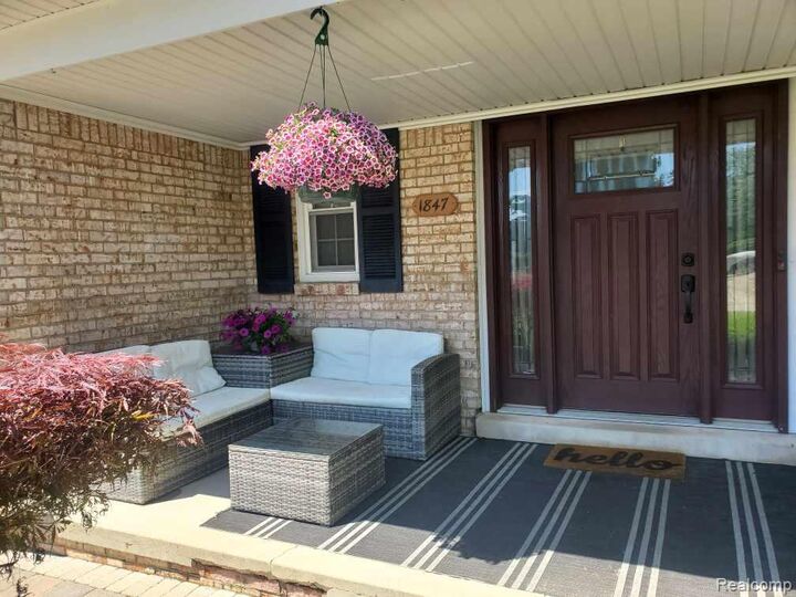 Property Photo:  1847 Lyster Lane  MI 48085 1415 